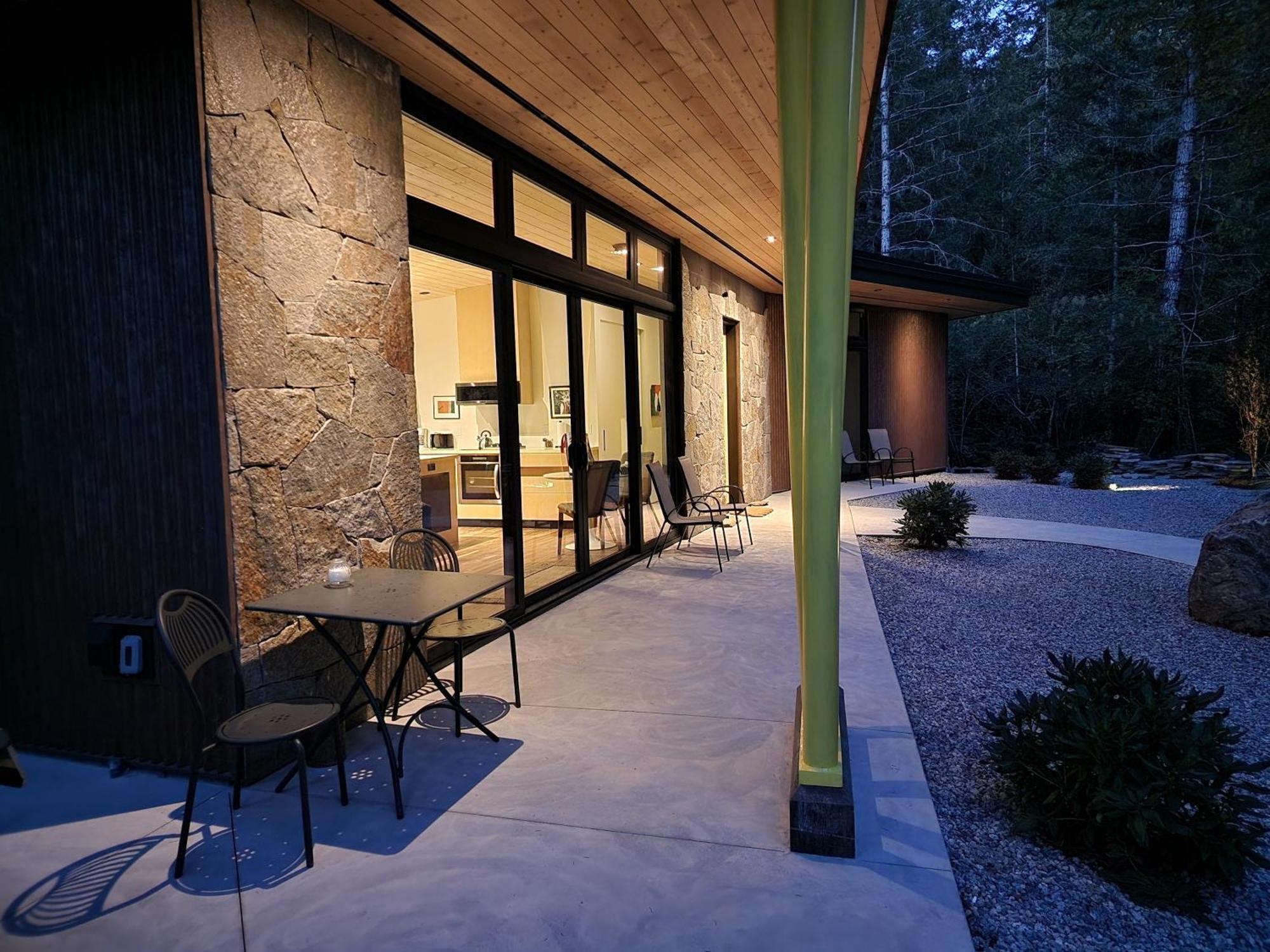 Hotel The Shed At Moon Dance Madeira Park Exteriér fotografie